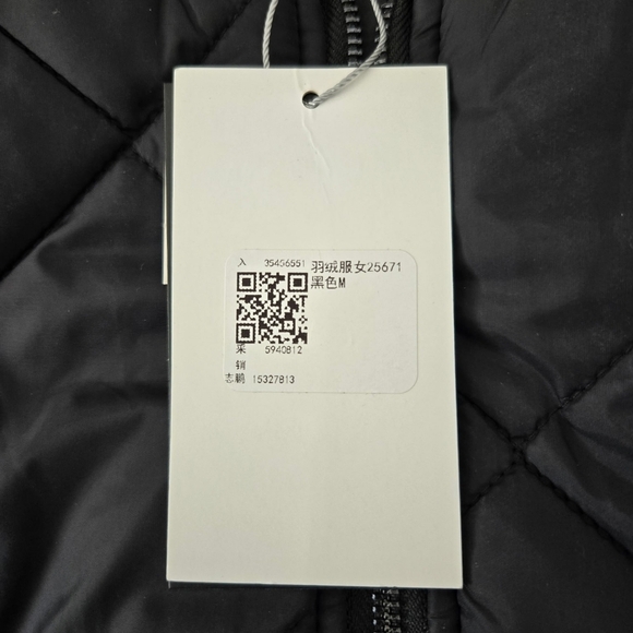 Vogue Studio Quilted Puffer Jacket. Size Medium. New. - Picture 7 of 7